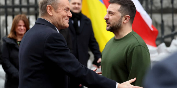 Tusk Zelenskini sərt tənqid etdi: ˝Gərginliyə səbəb olan lazımsız qərarı o verib˝
