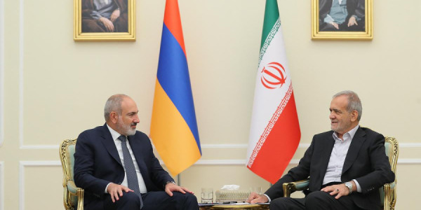 Pezeşkian: İran-Ermənistan münasibətləri kənar müdaxilədən qorunmalıdır