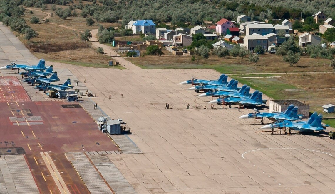 Ukrayna Krımdakı hərbi aerodromlara zərbələr endirib