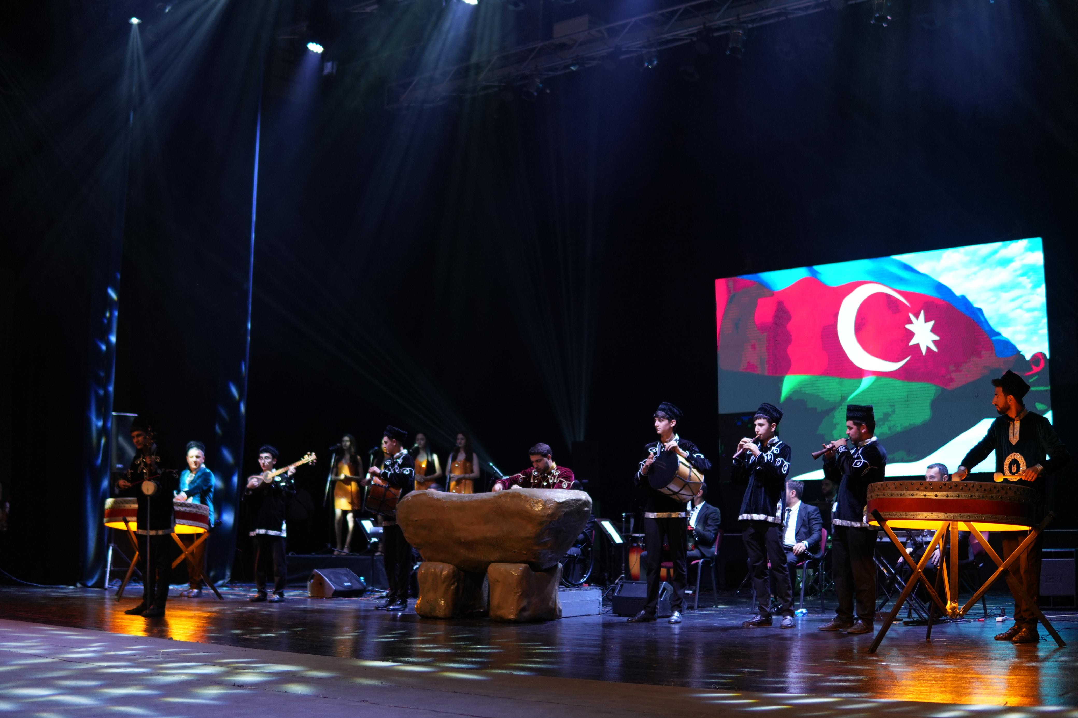 XV Beynəlxalq İpək Yolu Musiqi Festivalı təntənəli bağlanış konserti ilə yekunlaşıb