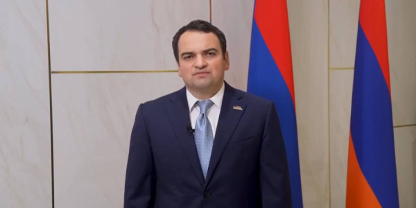 "Güclü Ermənistan" parlament mandatlarını qəbul edəcək