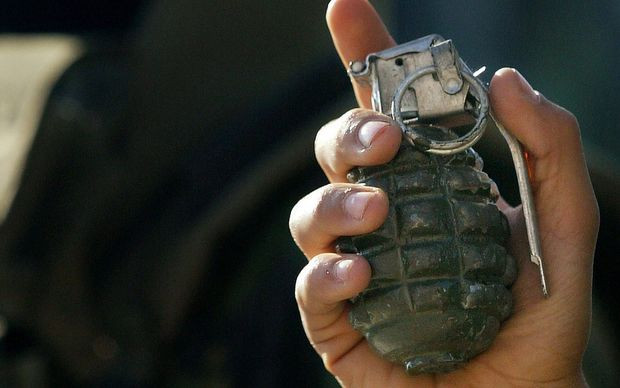 İsrail hərbçisinin fələstinlilərin avtomobilinə qumbara atdığı iddia olunur