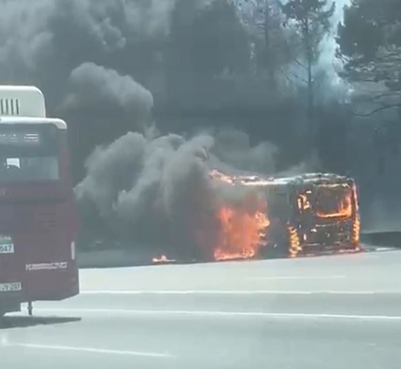 Avtovağzalın yaxınlığında avtobus yandı
