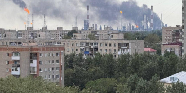 Ukrayna PUA-ları 2700 km məsafədə yerləşən Omsk Neft Emalı Zavodunu hədəf alıb