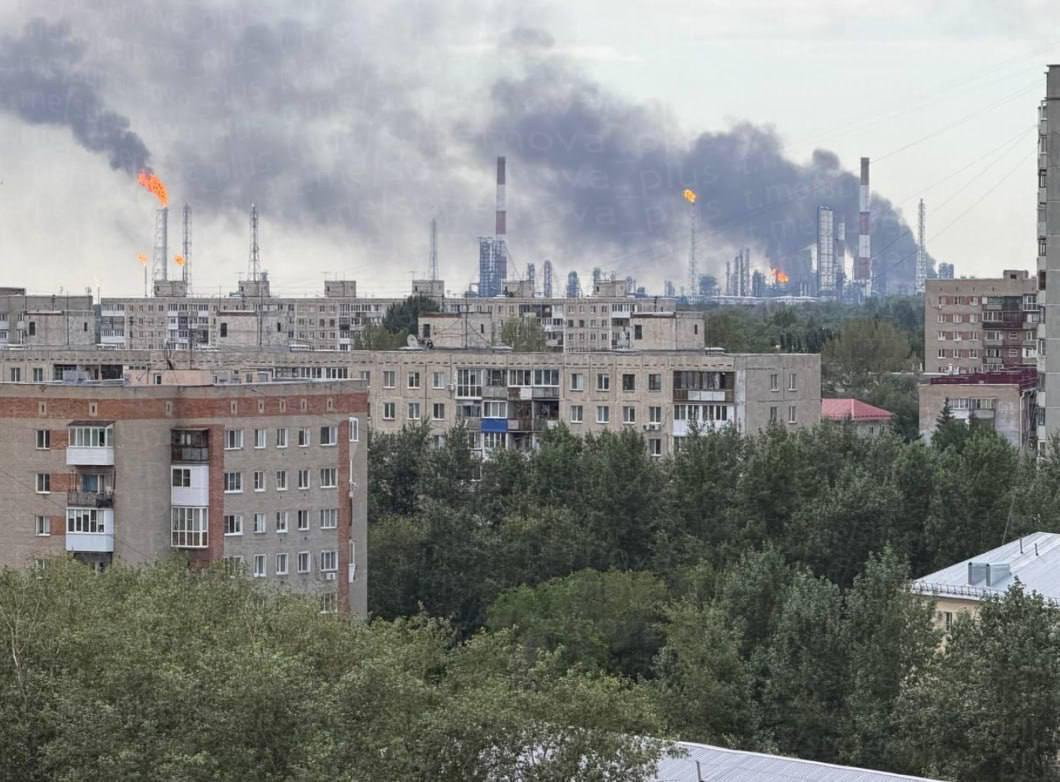 Ukrayna PUA-ları 2700 km məsafədə yerləşən Omsk Neft Emalı Zavodunu vurdu