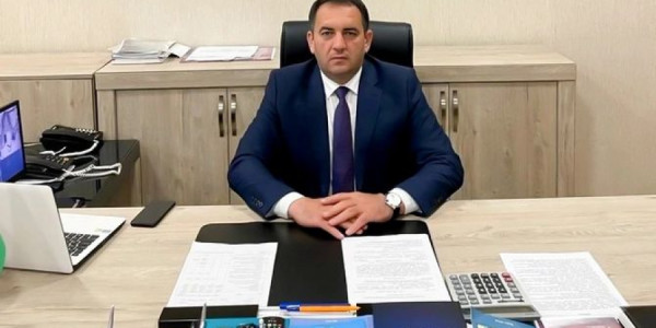 Bakıda bələdiyyə sədri bıçaqlandı, işçisi həbs olundu