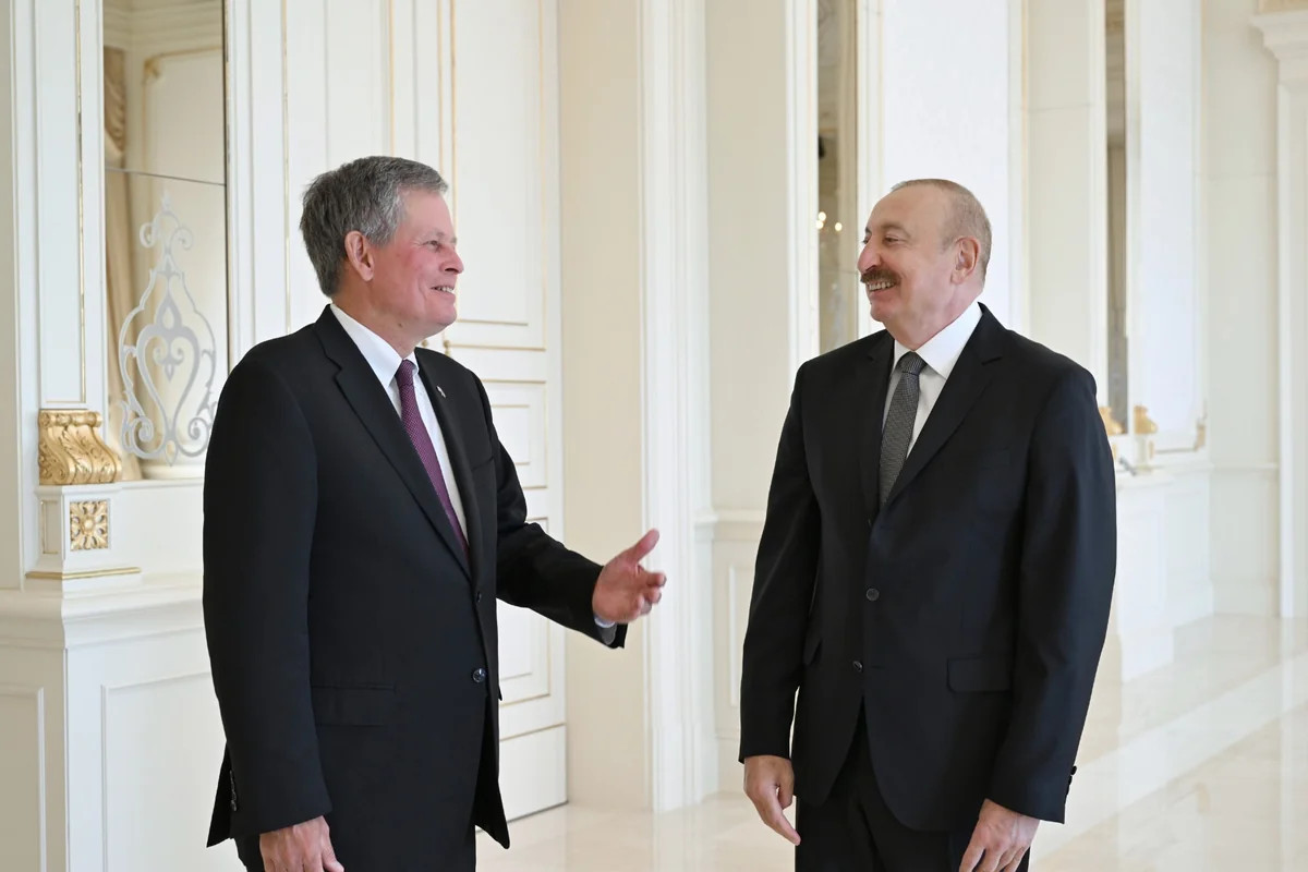 Amerikalı senator sülh gündəliyi ilə əlaqədar nümayiş etdirdiyi liderliyə görə Prezident İlham Əliyevə minnətdarlıq edib