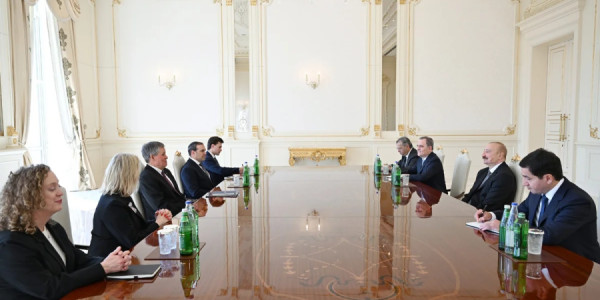 Prezident İlham Əliyev ABŞ Senatının Xarici Əlaqələr Komitəsinin üzvünü qəbul edib