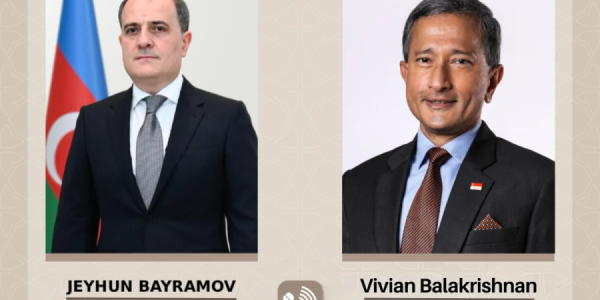 Ceyhun Bayramov sinqapurlu həmkarı ilə telefonla danışıb