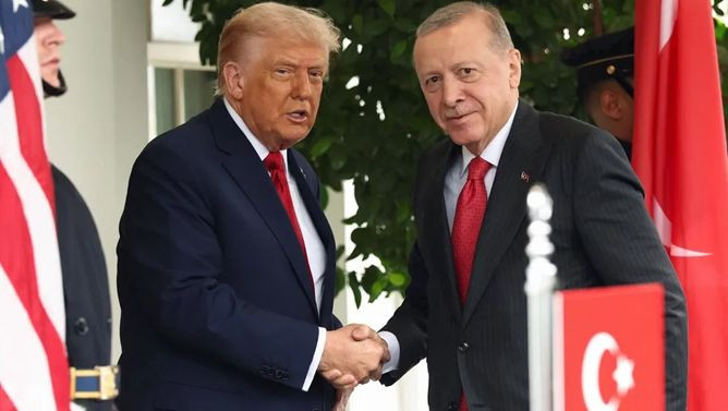 Tramp Türkiyəyə 1400 nəfərlik heyətlə gəlib