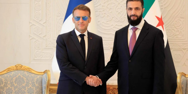 Makron Dəməşqdə yenə tünd eynəyi ilə diqqət çəkdi