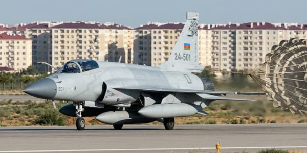 Azərbaycan JF-17 "Block 3" qırıcılarını döyüş növbətçiliyinə daxil edib