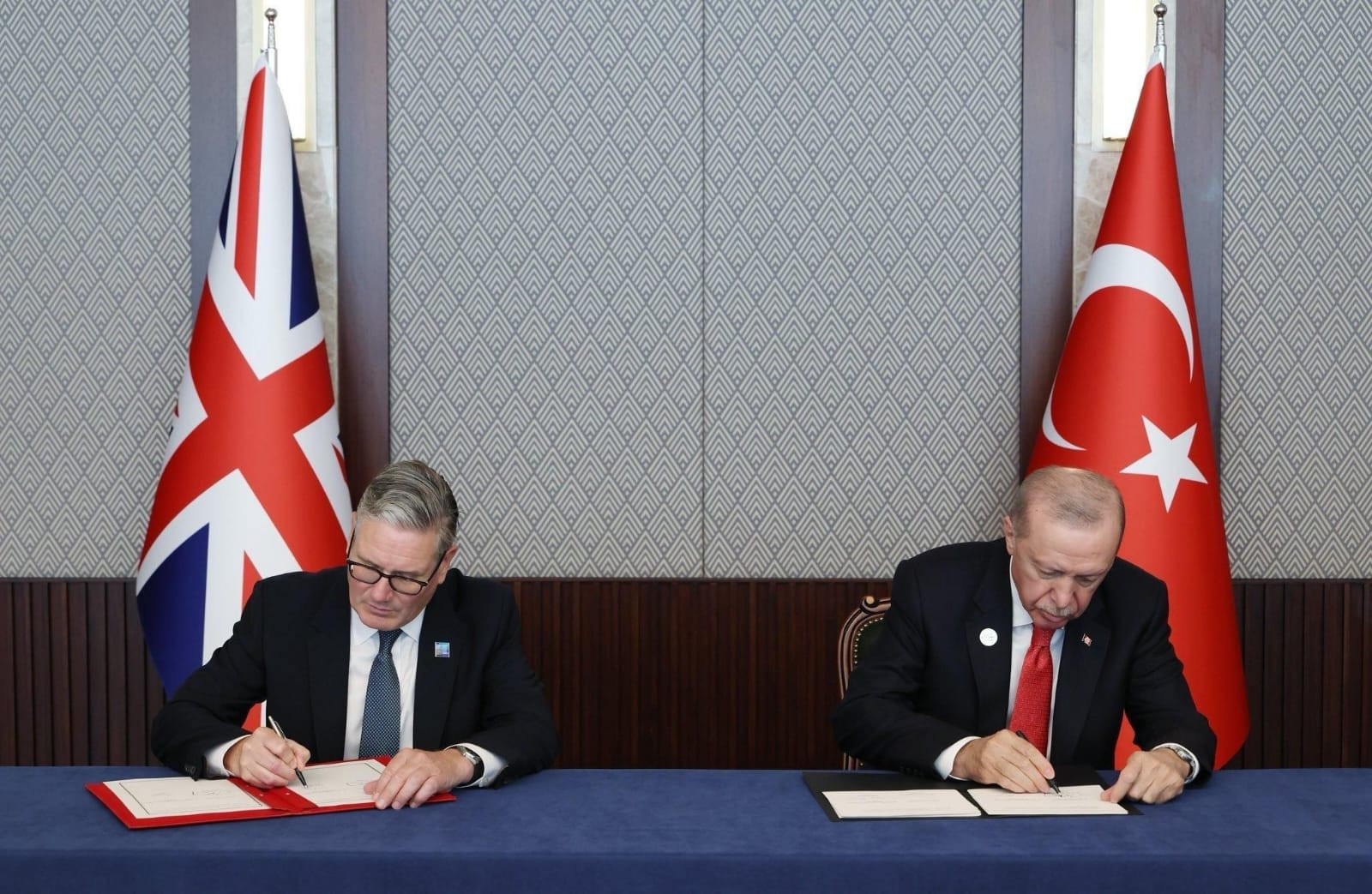 Türkiyə və Böyük Britaniya müdafiə sazişi imzaladı
