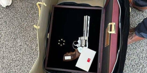 Belçikanın baş naziri Ankaradan təsadüfən dolu revolver gətirib
