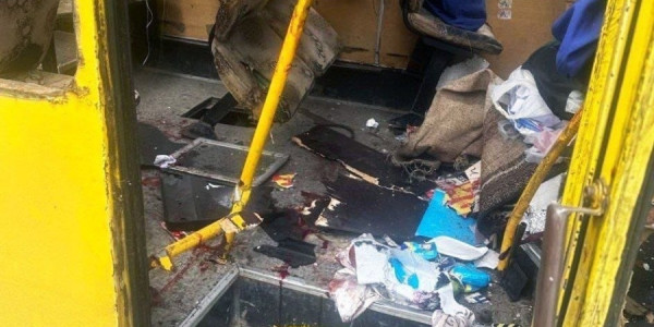 Xersonda panika: Şəhərin mərkəzində avtobus vuruldu