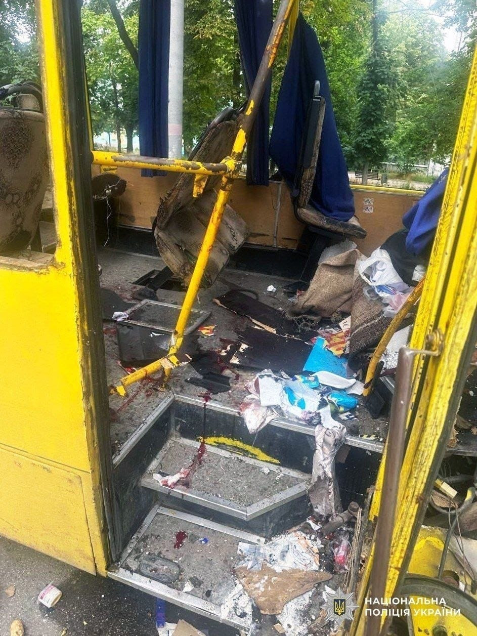 Xersonda panika: Şəhərin mərkəzində avtobus vuruldu