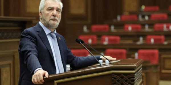 Koçaryan: Alen Simonyanın deputat mandatından imtina etməsi təəssüf doğurur