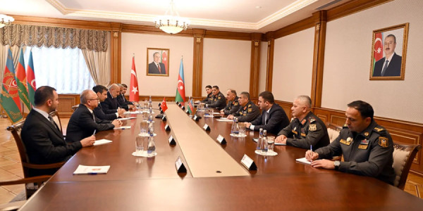 Zakir Həsənov Selçuk Bayraktarı qəbul edib