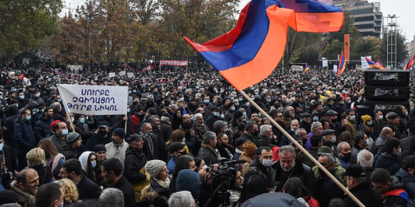 Ermənistanda istehsalçılar üsyan edir: