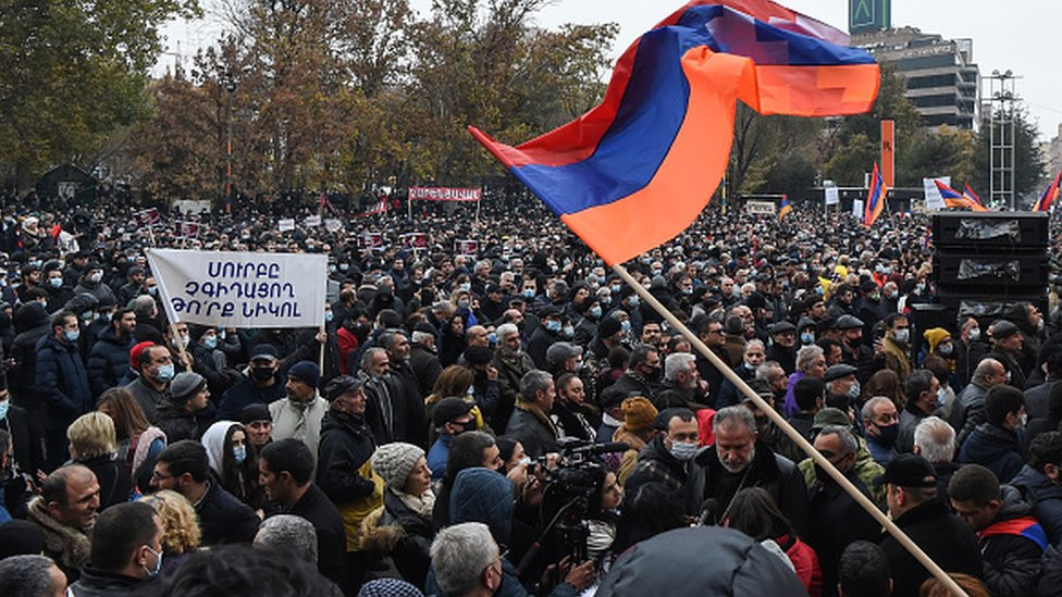 Ermənistanda istehsalçılar üsyan edir: