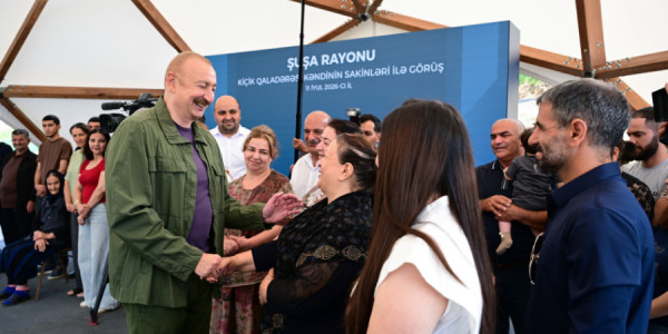 İlham Əliyev Şuşanın Kiçik Qaladərəsi kəndində görülən işlərlə tanış olub və kəndə qayıdan sakinlərlə görüşüb