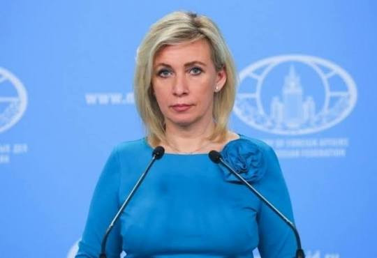 Zaxarovadan Ukrayna rəsmisinə ittiham: Tədbiri anti-Rusiya platformasına çevirdi