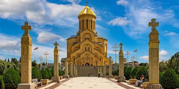Tbilisidə kilsəni təhqir edən Estoniya və Ukrayna vətəndaşları cərimələnib