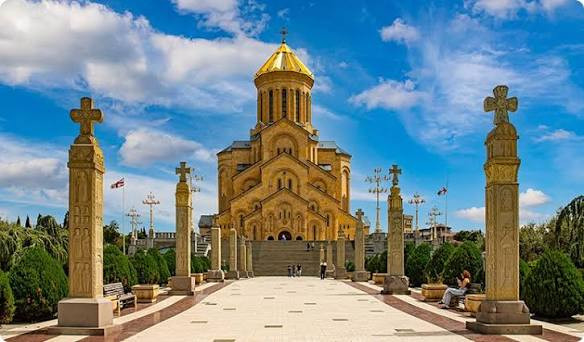 Tbilisidə kilsəni təhqir edən Estoniya və Ukrayna vətəndaşları cərimələnib