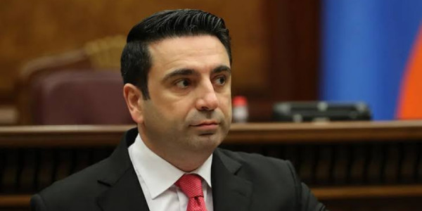 Paşinyandan sonra Alen Simonyan da məzuniyyətə çıxdı