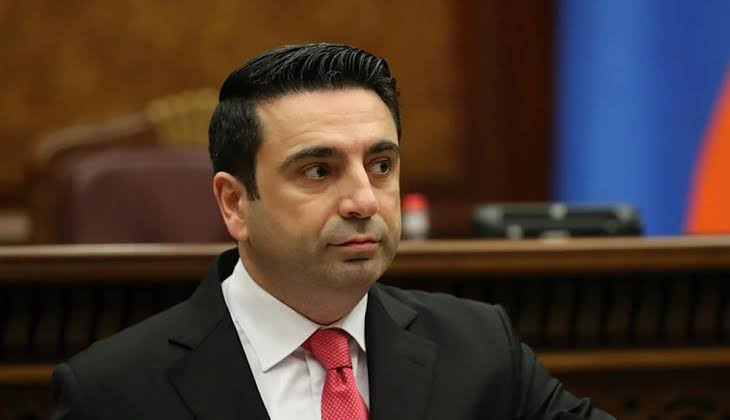 Paşinyandan sonra Alen Simonyan da məzuniyyətə çıxdı