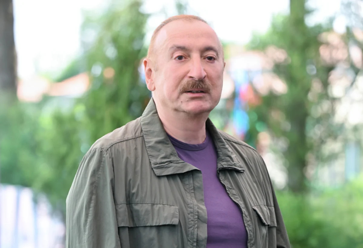 Prezidentin sosial şəbəkə hesablarında Xocavəndin Quzeyxırman və Güneyxırman kəndlərində sakinlərlə görüşlə bağlı paylaşım olunub