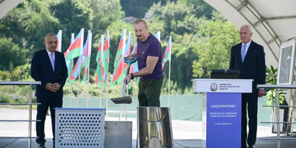 İlham Əliyev Laçında "Həkəriçay" su anbarının təməlini qoyub