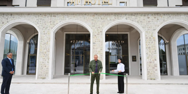 Prezident İlham Əliyev "Xankəndi" hotelinin açılışında iştirak edib