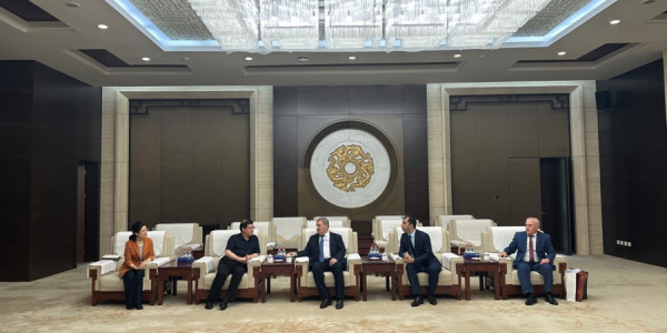 AMEA prezidenti İsa Həbibbəyli Çinin Hebey əyalət muzeyini ziyarət edib