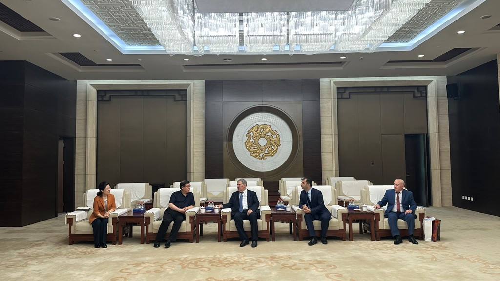 AMEA prezidenti İsa Həbibbəyli Çinin Hebey əyalət muzeyini ziyarət edib