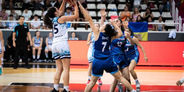 Azərbaycanın qızlardan ibarət basketbol millisi İsveçrə ilə qarşılaşıb