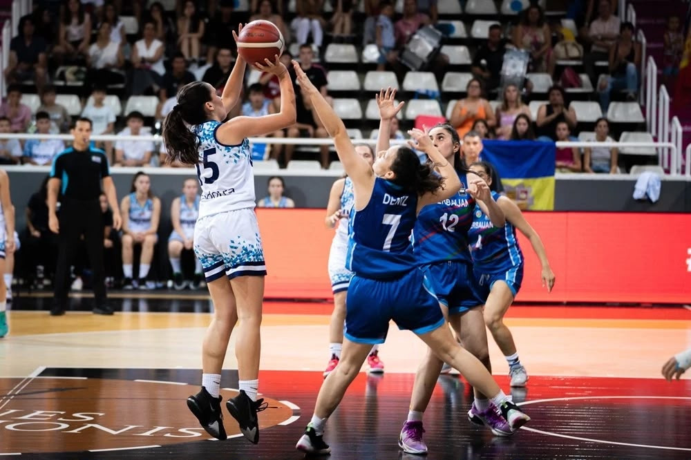Azərbaycanın qızlardan ibarət basketbol millisi İsveçrə ilə qarşılaşıb