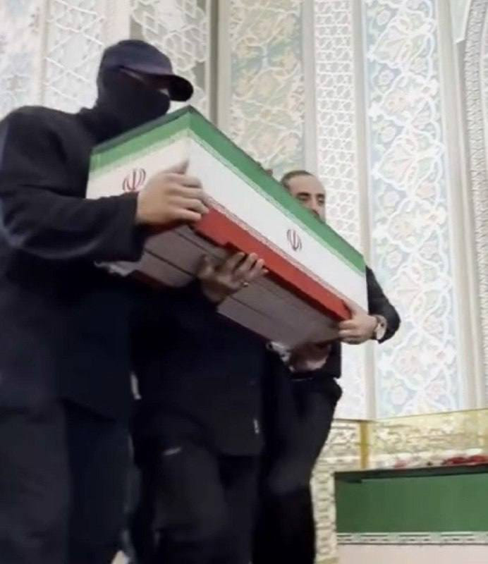 Kəşfiyyat: Xameneinin dəfnindəki maskalı şəxs onun nəvəsi olub