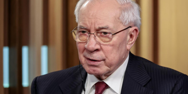 Azarov: ABŞ Zelenskinin yerinə başqa bir şəxs axtarır