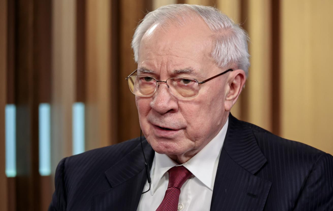 Azarov: ABŞ Zelenskinin yerinə başqa bir şəxs axtarır