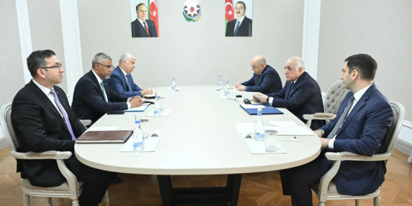 Əli Əsədov və Yan Sonders Azərbaycan ilə ÜGT arasında əməkdaşlığı müzakirə edib