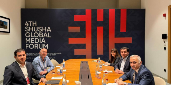 Hikmət Hacıyev Şuşada "Tiktok" və "Linkedin"in məsul şəxsləri ilə uşaqların onlayn qorunması məsələlərini müzakirə edib