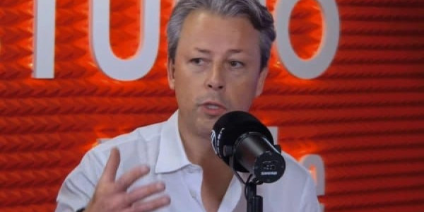 Məşhur avtomobil dizayneri Rusiya vətəndaşlığı aldı