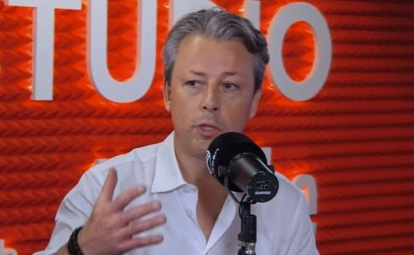 Məşhur avtomobil dizayneri Rusiya vətəndaşlığı aldı