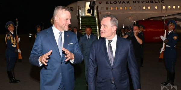 Slovakiya Prezidenti Peter Pelleqrini Azərbaycana rəsmi səfərə gəlib