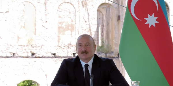 İlham Əliyev Qarabağa səfər etdiyi üçün Slovakiya dövlət başçısına təşəkkür edib