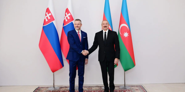 İlham Əliyev və Slovakiya Prezidenti Şuşada mətbuata bəyanatlarla çıxış edirlər