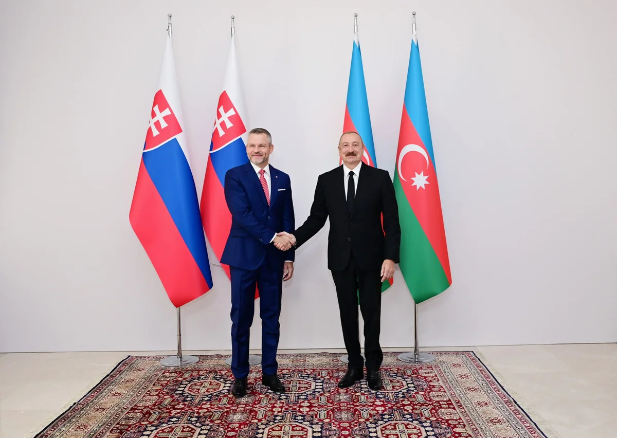 İlham Əliyev və Slovakiya Prezidenti Şuşada mətbuata bəyanatlarla çıxış edirlər