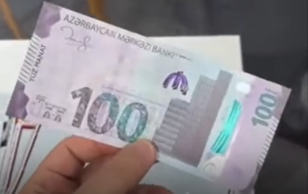 Bu gündən yeni 100 manatlıq əsginas dövriyyəyə buraxılır