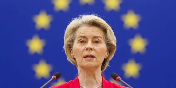 Ursula fon der Lyayen Kiyevdə hava hücumu zamanı gizləndi